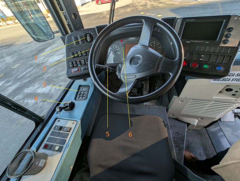Wnętrze kabiny autobusu